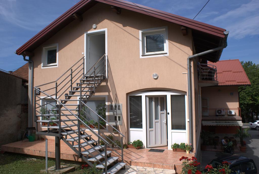 Hostel Jedvaj كرابينا المظهر الخارجي الصورة