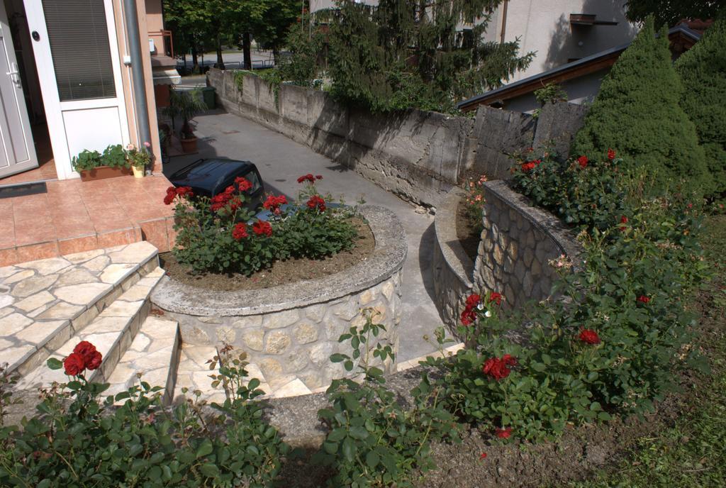 Hostel Jedvaj كرابينا المظهر الخارجي الصورة
